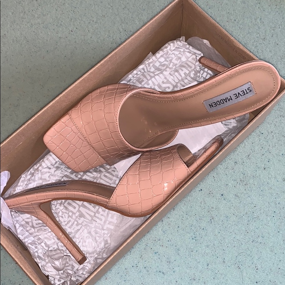 Brand new Steve Madden - Signal Crocodile shoe